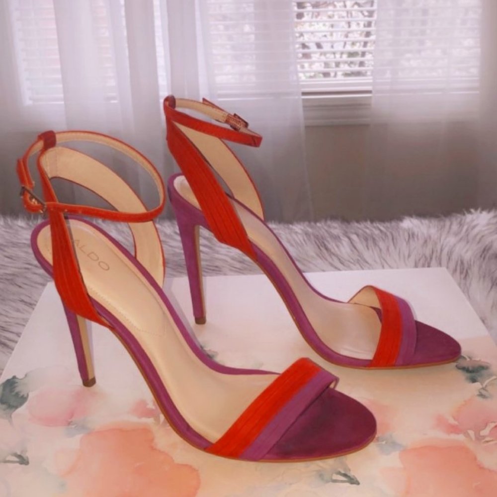 COLOURED HEELS